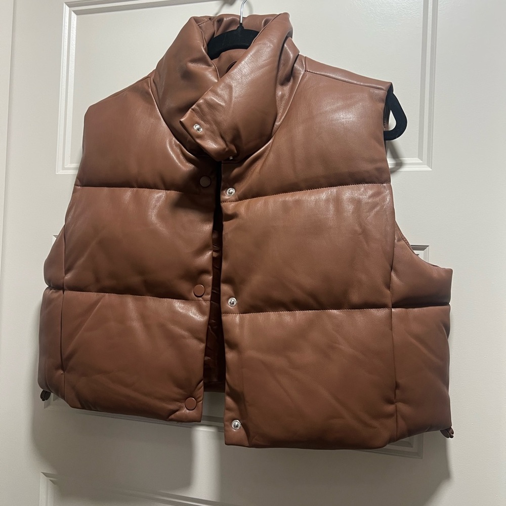 Cropped Camel Puffer Vest
